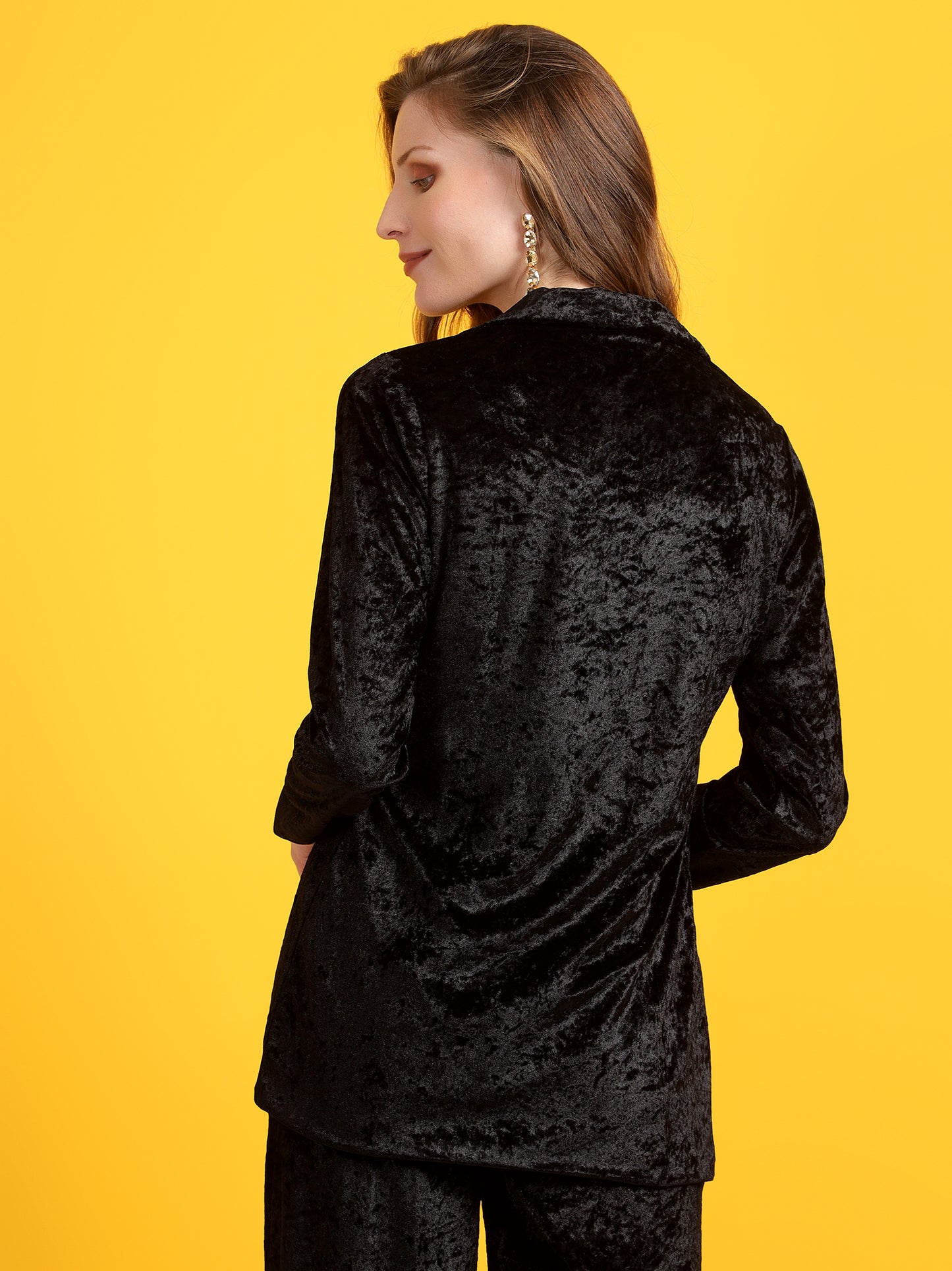 Golden Kite Black Solid Women Single-Breasted Velvet Blazer .
