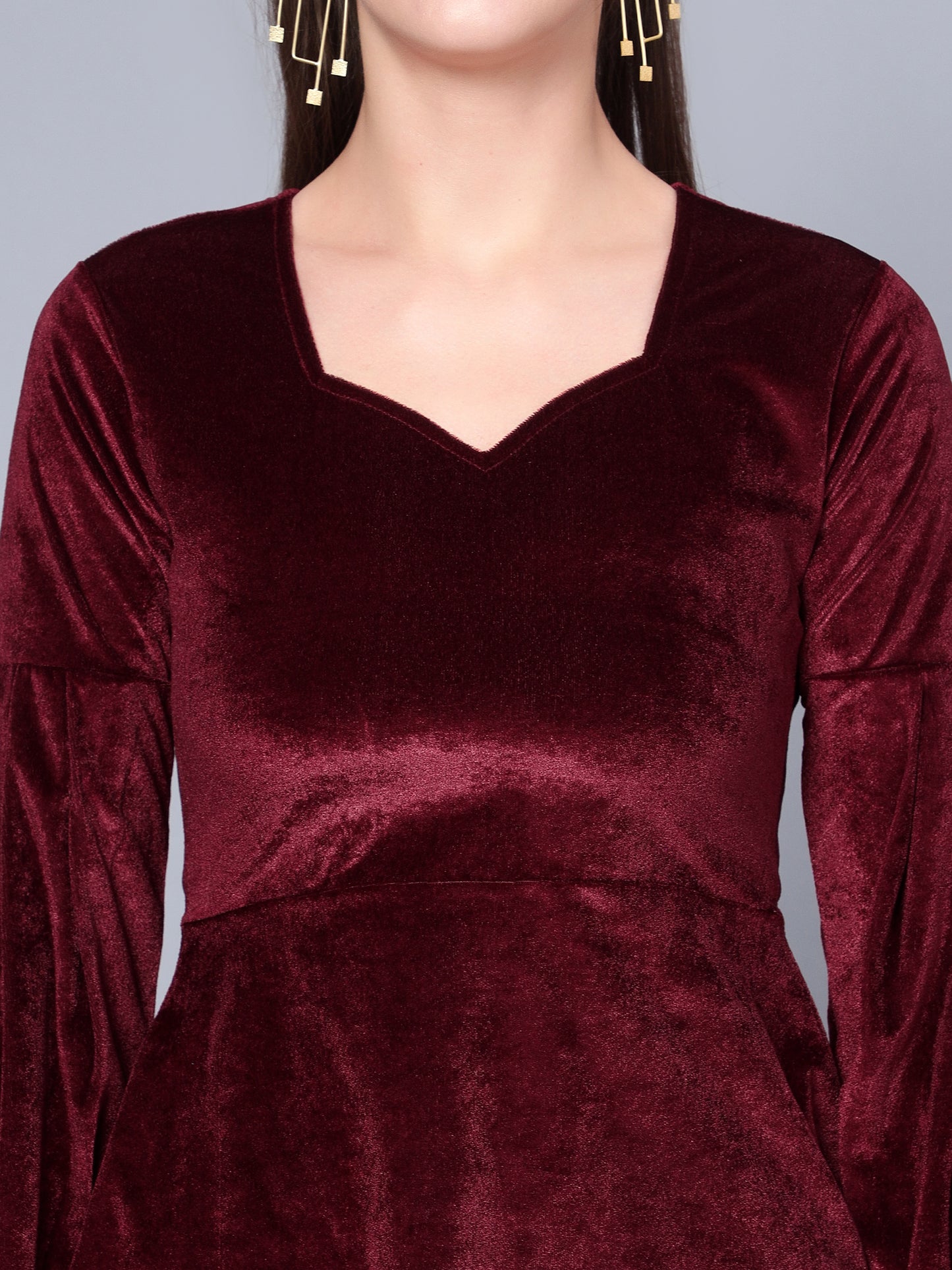 Golden Kite Black Women Solid Sweetheart Neck Bishop Sleeves Velvet Top