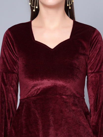 Golden Kite Black Women Solid Sweetheart Neck Bishop Sleeves Velvet Top