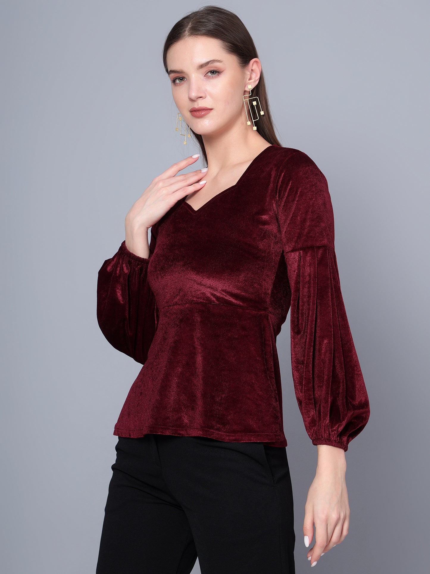 Golden Kite Black Women Solid Sweetheart Neck Bishop Sleeves Velvet Top