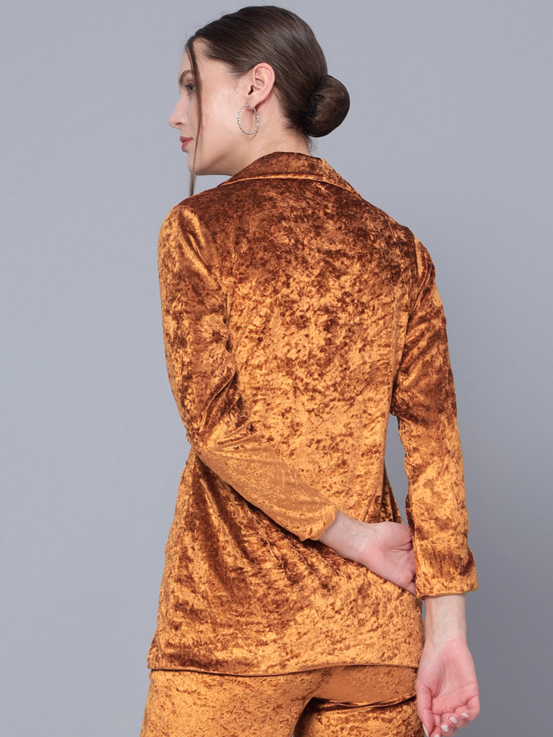 Golden Kite Black Solid Women Single-Breasted Velvet Blazer .