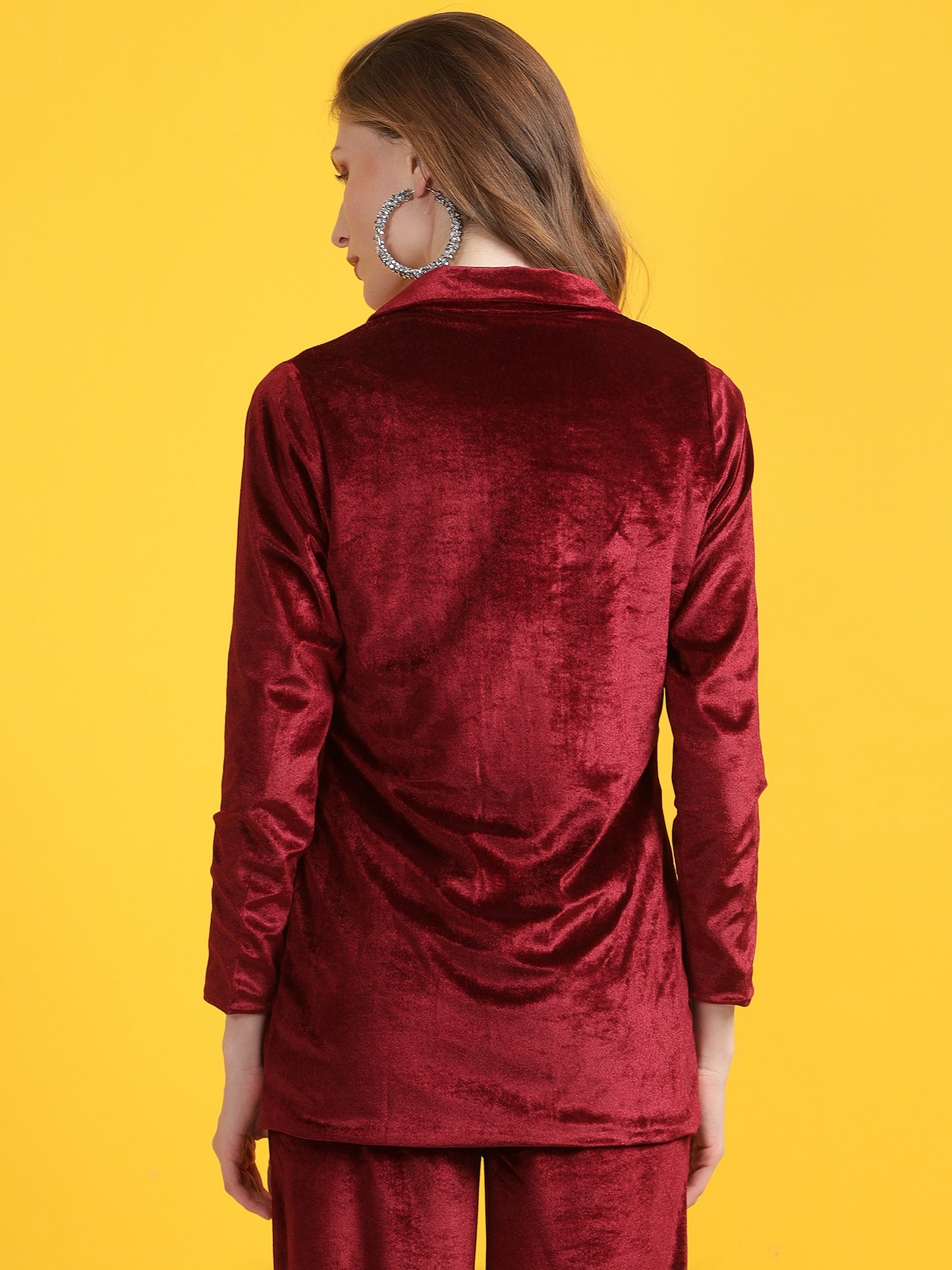 Golden Kite Black Solid Women Single-Breasted Velvet Blazer .